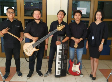 MAHASISWA ABDIEL JUARA LOMBA BAND