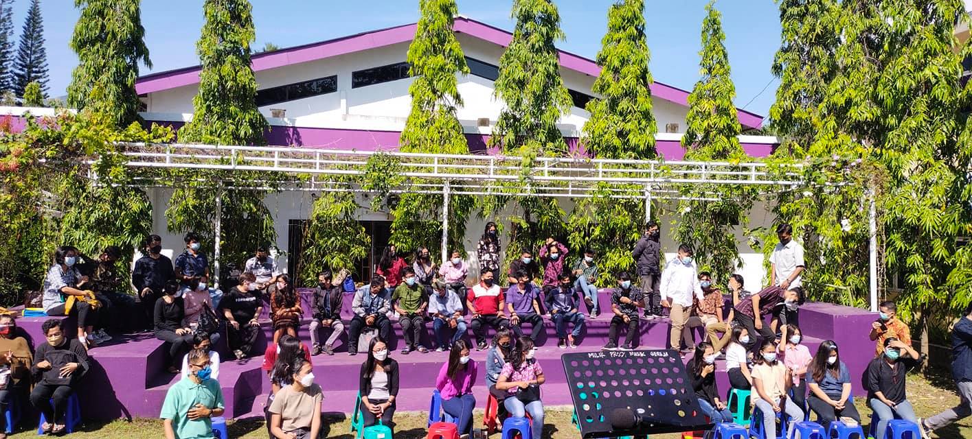 Ibadah Padang di Halaman STT Abdiel (Phylosophia)