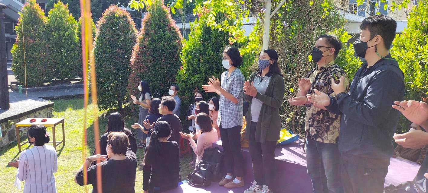 Ibadah Padang di Halaman STT Abdiel (Phylosophia)